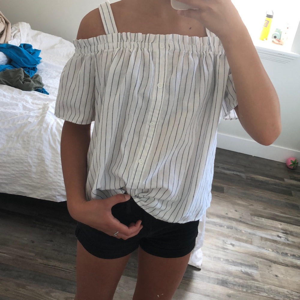 Hi! I am selling off the shoulder summer shirt.